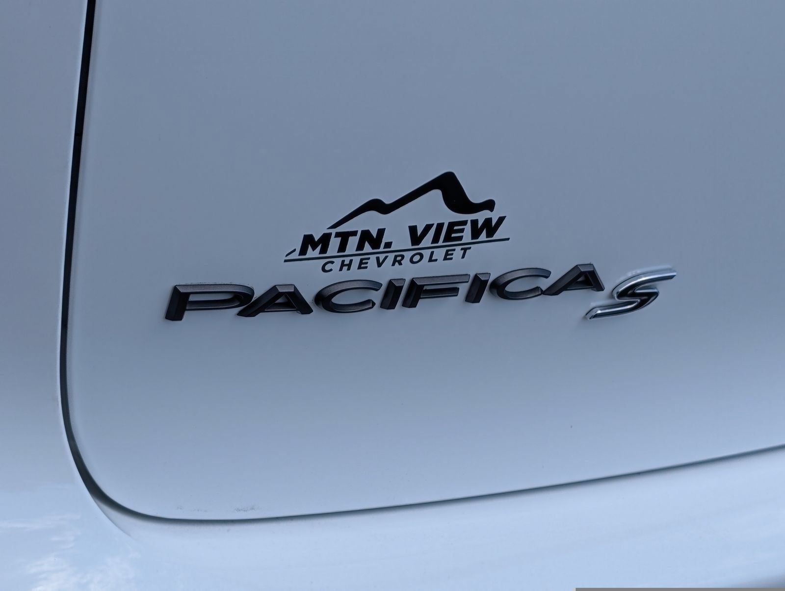 Used 2025 Chrysler Pacifica Limited FWD image 15