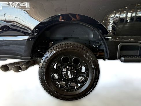 Used 2025 Ford F250 XLT w/ Black Appearance Package AWD/4WD image 12