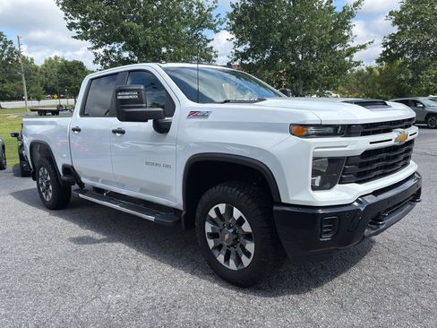Used 2025 Chevrolet Silverado 2500 Custom w/ Custom Value Package AWD/4WD image 2