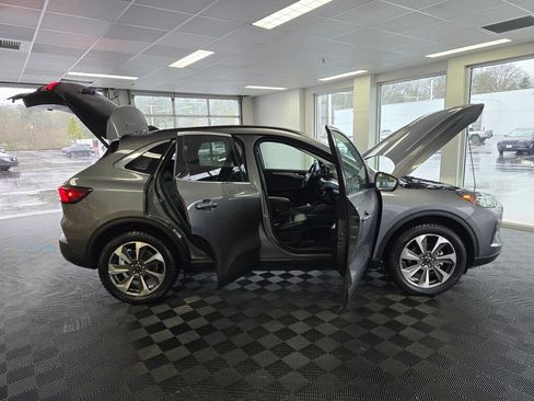 Used 2024 Ford Escape Platinum image 17