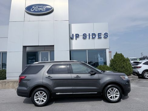 Used 2018 Ford Explorer XLT w/ Equipment Group 201A AWD/4WD image 4