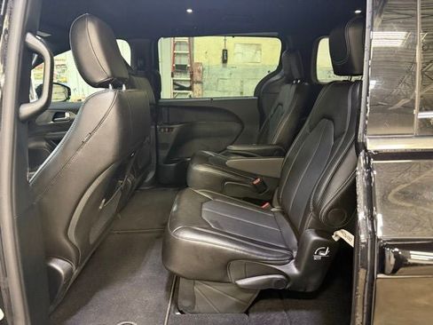 New 2026 Chrysler Pacifica Select FWD image 23