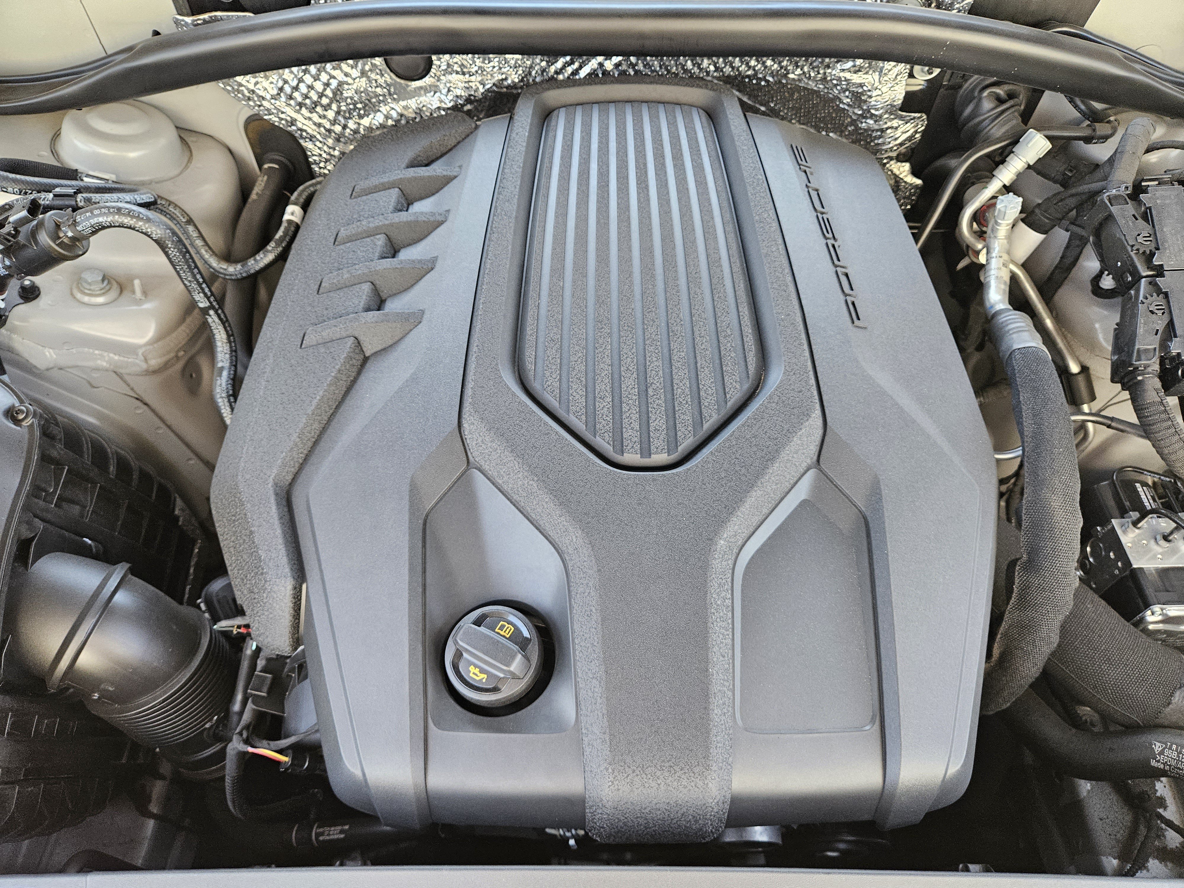 Certified 2023 Porsche Macan AWD/4WD image 30