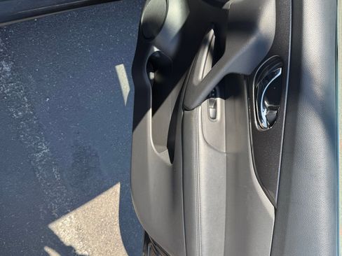 Used 2017 Nissan Rogue SV AWD/4WD image 27