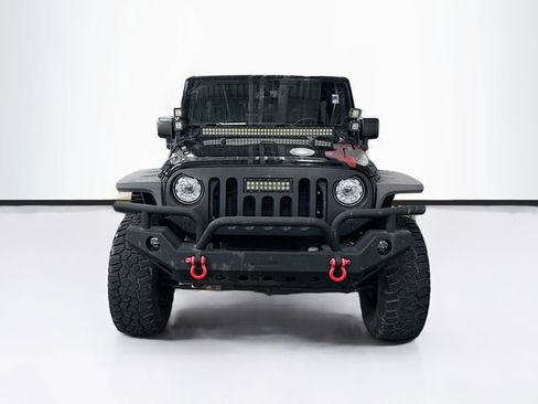 Used 2017 Jeep Wrangler Unlimited Sahara AWD/4WD image 4