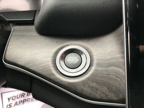 Used 2023 Jeep Grand Cherokee Limited image 8