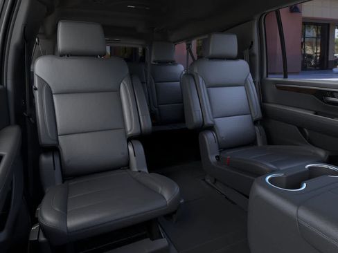 New 2026 Chevrolet Suburban LT RWD image 17