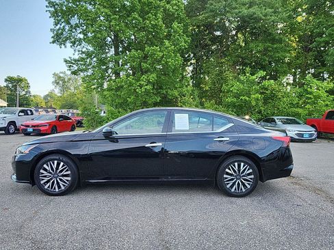 Used 2024 Nissan Altima 2.5 SV w/ SV Premium Package FWD image 2