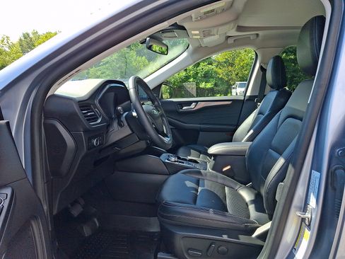 Certified 2022 Ford Escape Titanium w/ Class II Trailer Tow Package AWD/4WD image 15