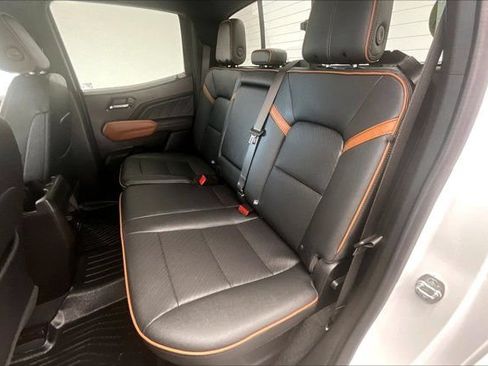 Used 2024 GMC Canyon AT4 w/ AT4 Premium Package AWD/4WD image 19