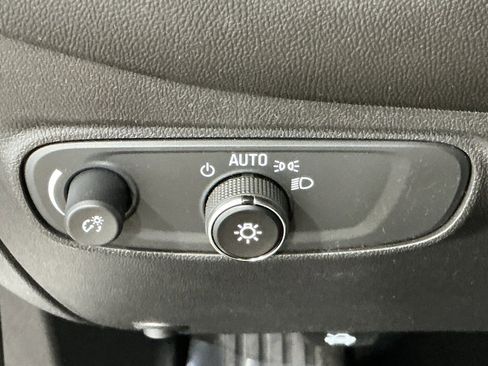 Used 2020 Chevrolet Equinox LS image 13