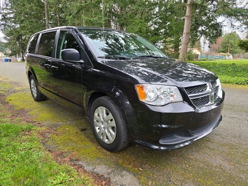 Used 2018 Dodge Grand Caravan SE FWD image 7