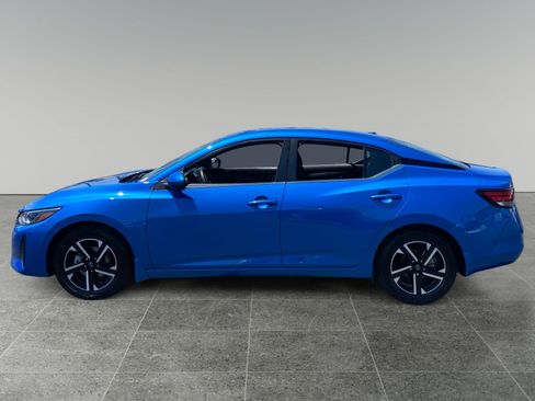 Used 2024 Nissan Sentra SV FWD image 2