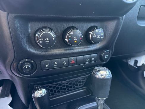 Used 2015 Jeep Wrangler Unlimited Sahara AWD/4WD image 17