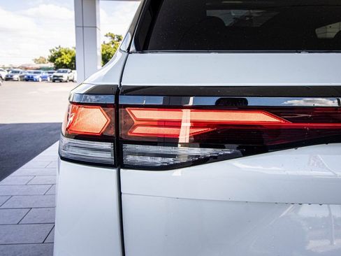 New 2026 Volkswagen Tiguan SE R-Line image 14