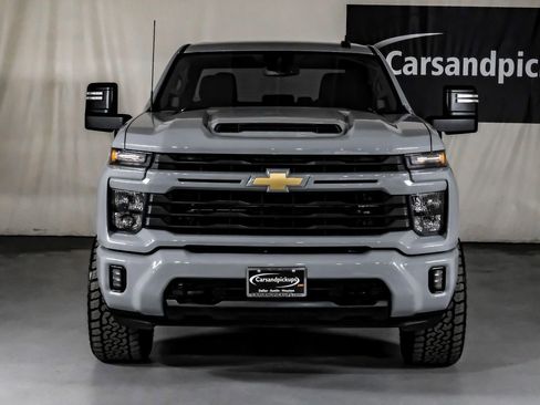 Used 2024 Chevrolet Silverado 2500 LT image 3