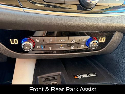 Used 2023 Buick Enclave Avenir image 21