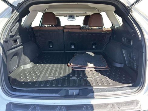 Used 2023 Subaru Outback Touring AWD/4WD image 9