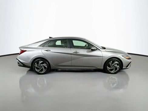 Used 2025 Hyundai Elantra SEL FWD image 7