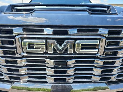 Used 2024 GMC Sierra 2500 Denali Ultimate AWD/4WD image 31