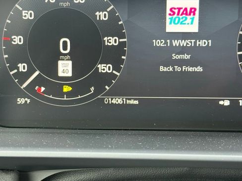 Certified 2025 Land Rover Discovery S image 30