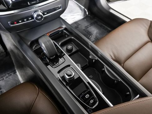 Certified 2025 Volvo V60 B5 Cross Country Plus image 18