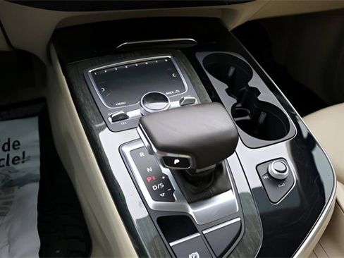 Used 2018 Audi Q7 3.0T Prestige w/ Prestige Package image 24
