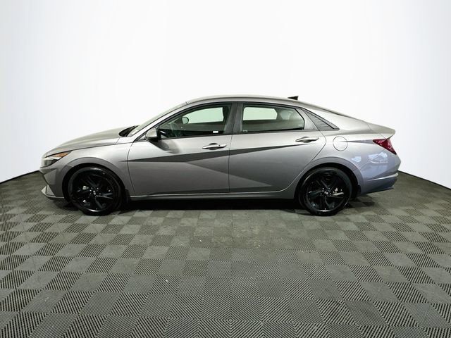Used 2023 Hyundai Elantra SEL FWD image 5