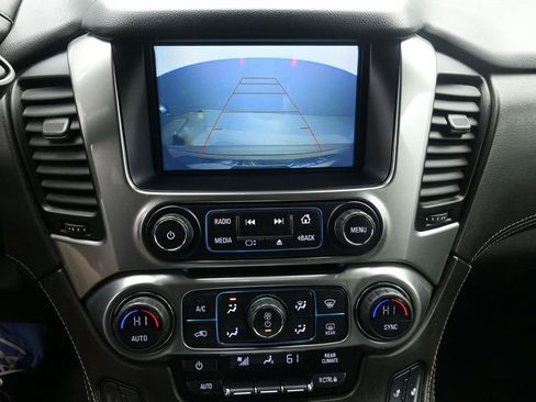 Used 2020 Chevrolet Suburban LT image 12