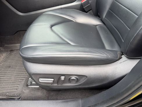 Used 2023 Toyota Highlander XLE image 25