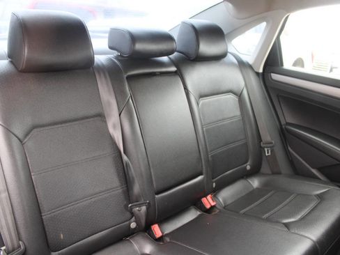 Used 2015 Volkswagen Passat 1.8T Limited Edition image 11