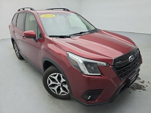 Used 2024 Subaru Forester Premium AWD/4WD image 3