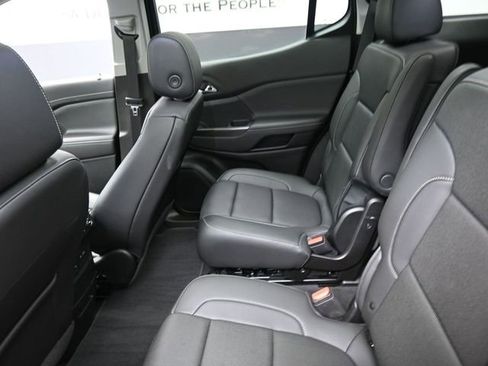 Used 2023 GMC Acadia SLT w/ Elevation Edition image 23