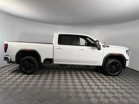 Used 2025 GMC Sierra 2500 AT4 image 5