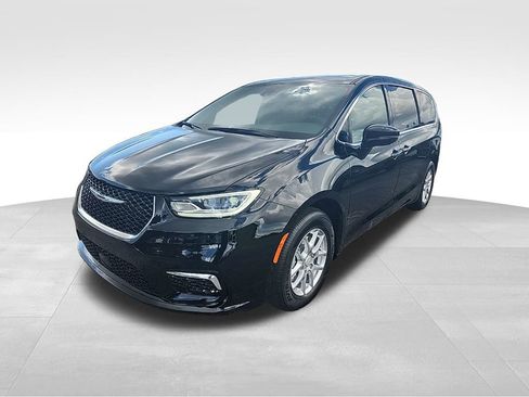 New 2026 Chrysler Pacifica Select image 7