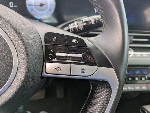 Used 2025 Hyundai Elantra Limited image 22