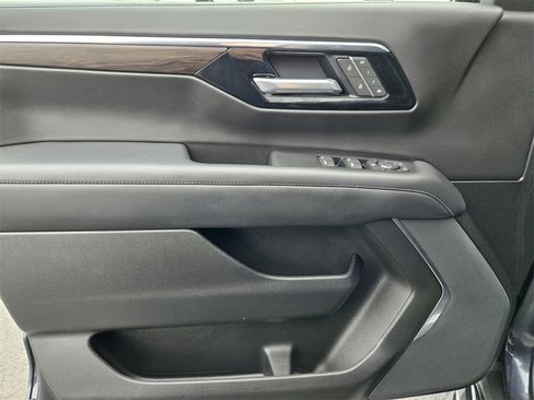 Used 2025 Chevrolet Tahoe LT image 17