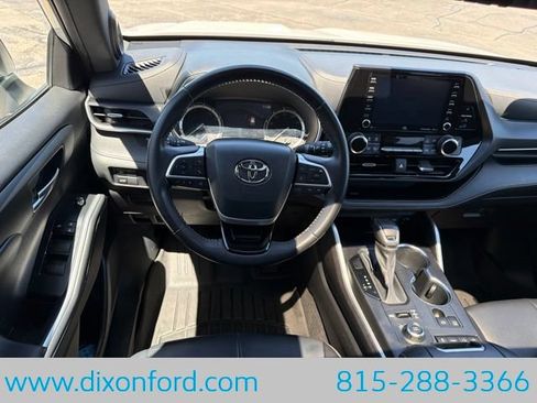 Used 2022 Toyota Highlander XSE AWD/4WD image 23