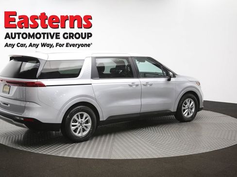 Used 2022 Kia Carnival LX image 41