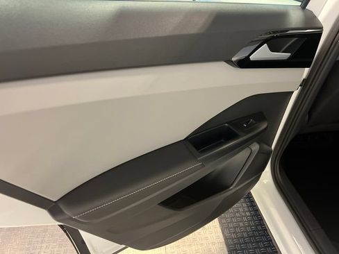 Certified 2024 Volkswagen Taos S FWD image 17