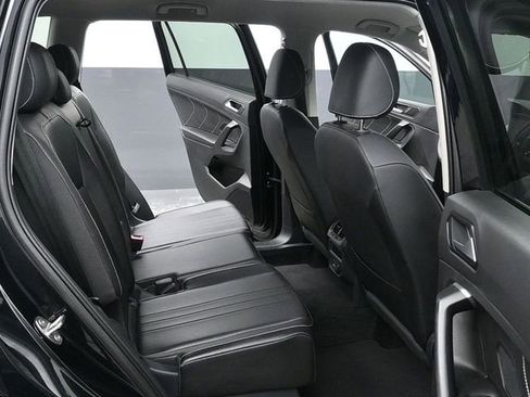 Used 2024 Volkswagen Tiguan SE image 12