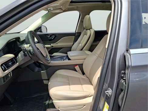 Used 2022 Lincoln Aviator AWD w/ Premium Package image 11