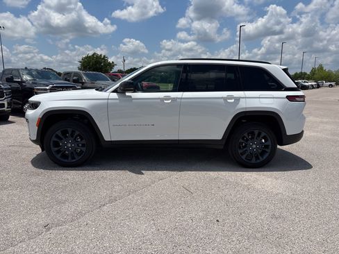 New 2026 Jeep Grand Cherokee Limited AWD/4WD image 2