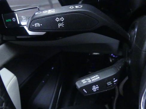 Used 2024 Audi Q8 e-tron Prestige image 23