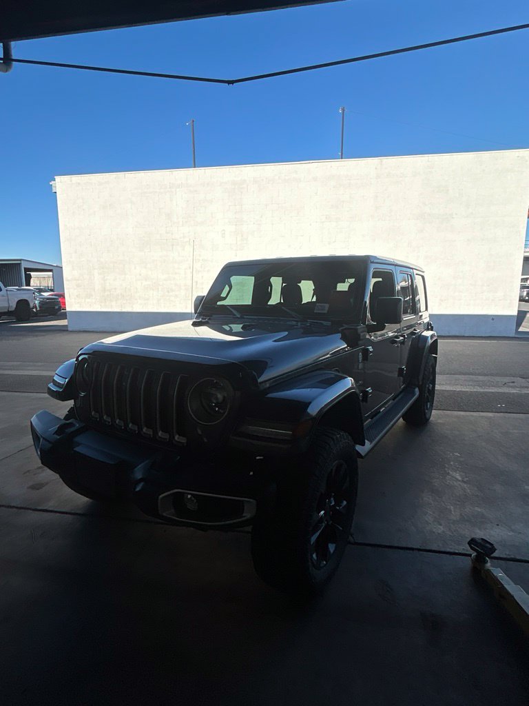 Used 2021 Jeep Wrangler Unlimited Sahara AWD/4WD image 2