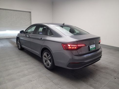 Used 2024 Volkswagen Jetta SE FWD image 5