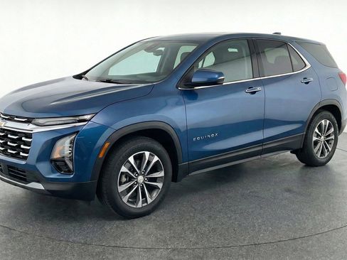 Used 2025 Chevrolet Equinox LT FWD image 3