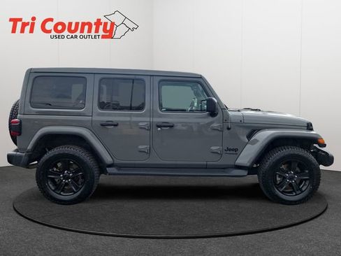 Used 2021 Jeep Wrangler Unlimited Sahara image 9