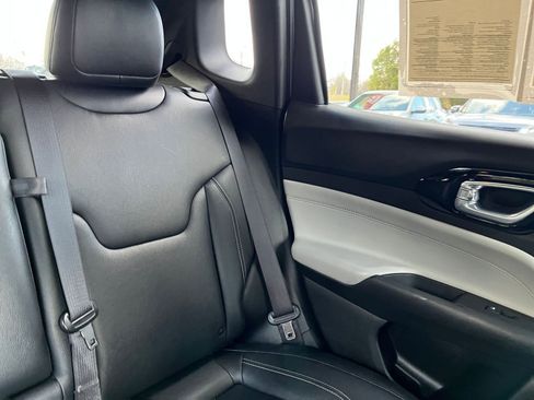 Used 2025 Jeep Compass Limited image 38