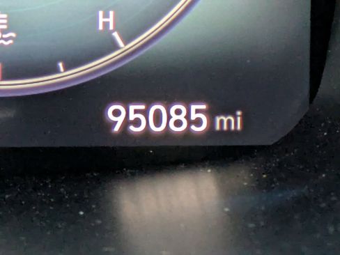 Used 2023 Hyundai Santa Fe Calligraphy w/ Cargo Package image 18